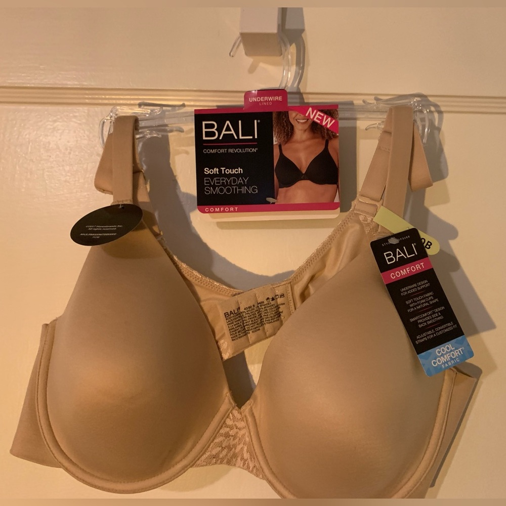 Bali comfort revolution underwire bra. 40B. Light tan.